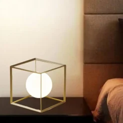 Perenz Illuminazione Abat-jour da comodino cube perenz gabbia oro sfera vetro bianco
