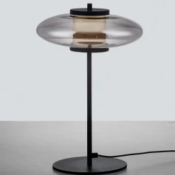 Selezionato da Mazzolaluce Lampada da tavolo led 8w 3000k in vetro fume design moderna