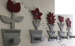 Complementi Selezionati da Mazzolaluce Appendiabiti da parete moderno legno colore rosso rubino grigio piantine