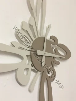 Complementi Selezionati da Mazzolaluce Armonico orologio da parete numeri moderni legno colore caffelatte